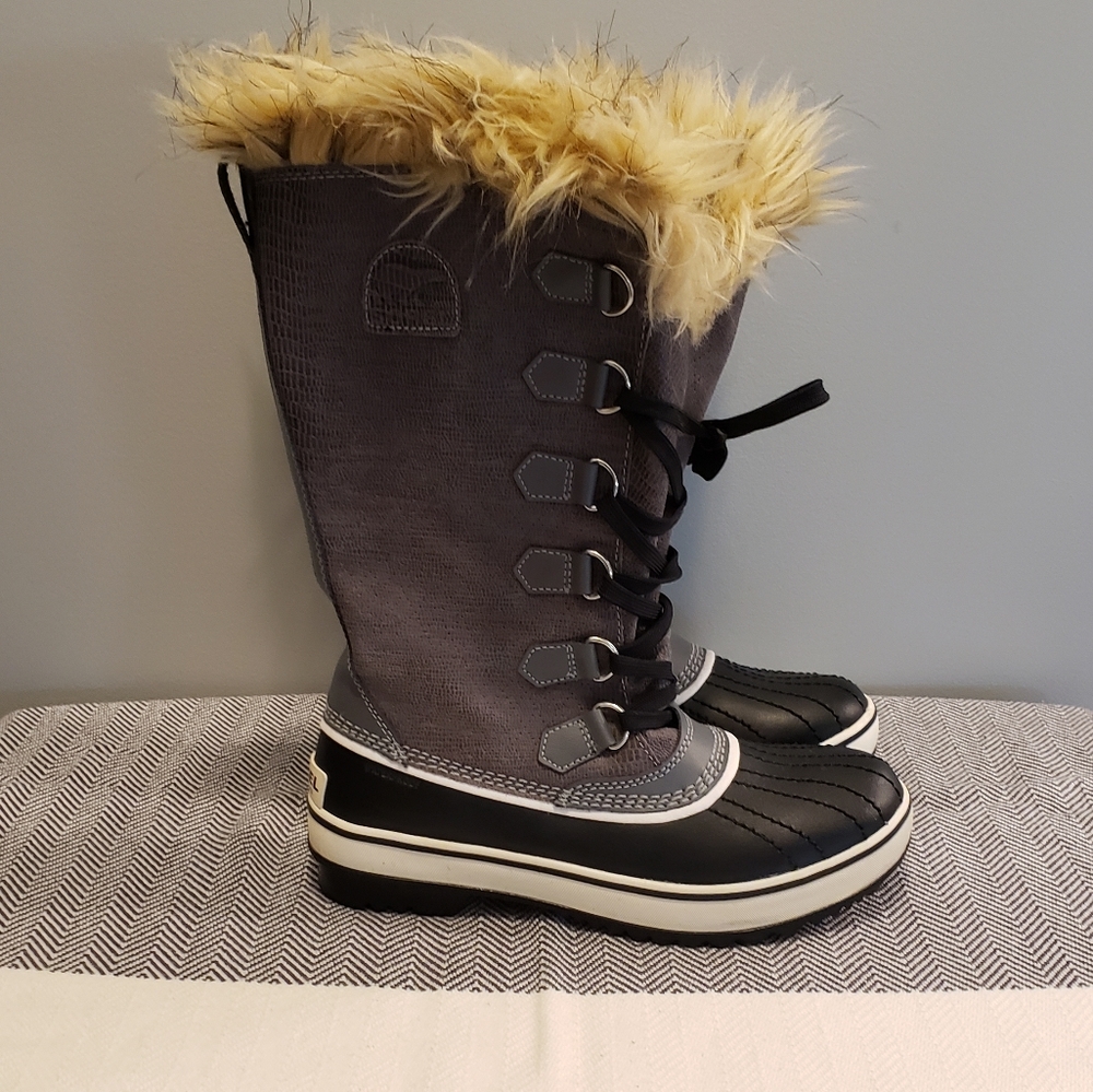 Sorel " Joan Of Arctic" Gray & Black Boots Sz. 6.5